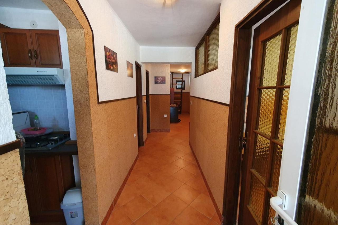 Apartment Mirella For 6 Persons Located In Central Istria Gradinje Exterior foto